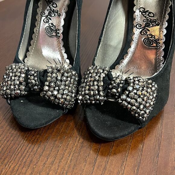 7 NAUGHTY MONKEY suede ankle wrap peep toe heels - Picture 10 of 11